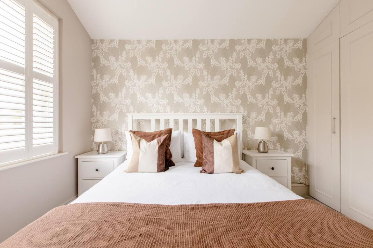 Luxury King-Bed Ensuite With Tranquil Garden Views London Exterior photo