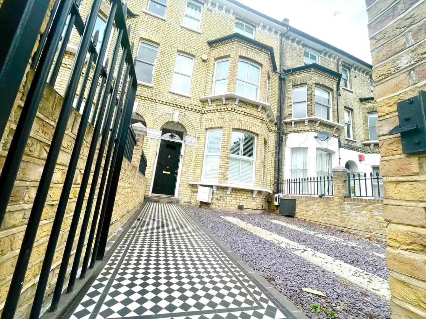 Luxury King-Bed Ensuite With Tranquil Garden Views London Exterior photo